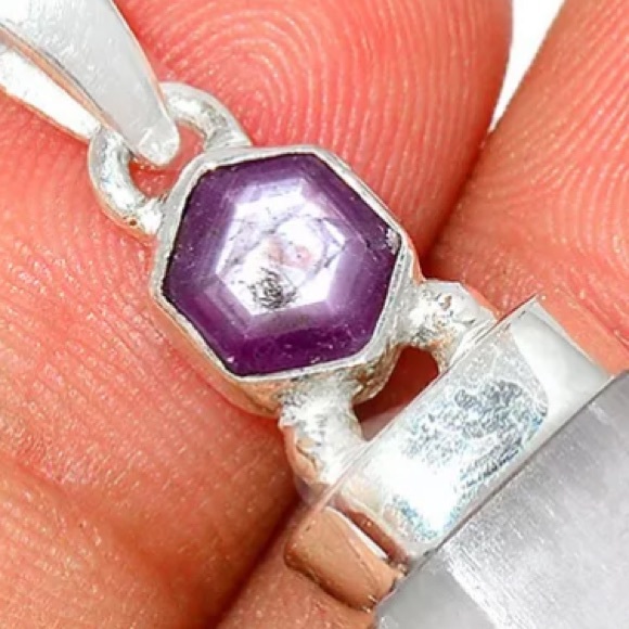 Selenite silver pendant with Pink sapphire stalactite - Picture 2 of 3